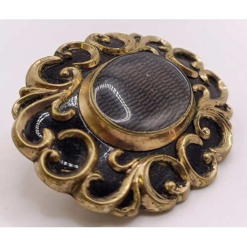 767 - A Victorian gilt metal mourning brooch