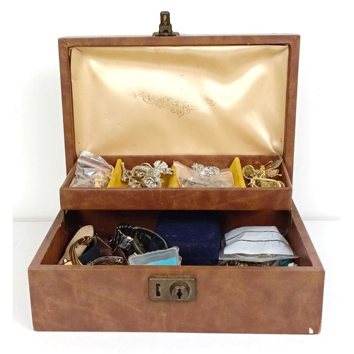 817 - Assorted costume jewellery, in a jewellery box