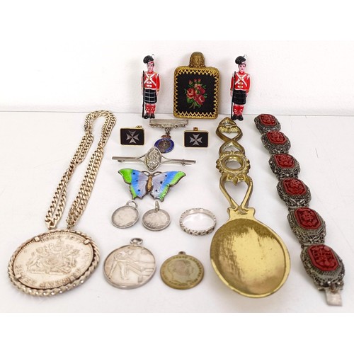 840 - Assorted costume jewellery, in an Eastern wooden box