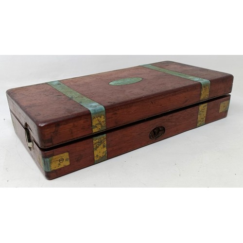 866 - A 19th century surgeon's travelling / field / campaign post mortem set, in a mahogany case, with an ... 