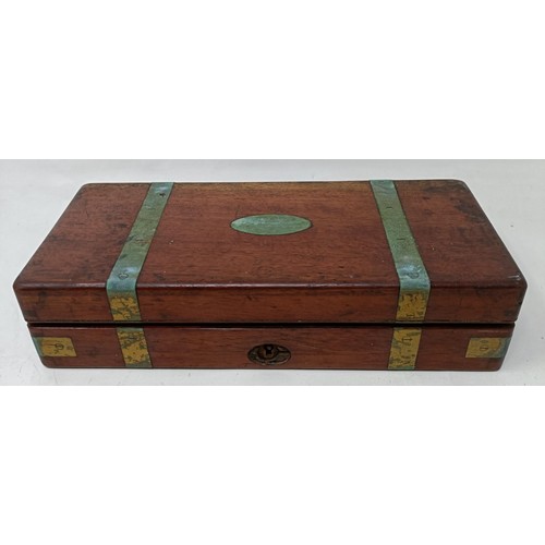 866 - A 19th century surgeon's travelling / field / campaign post mortem set, in a mahogany case, with an ... 