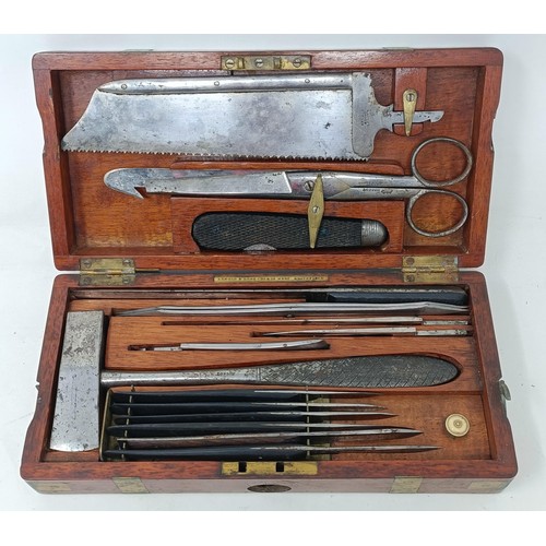 866 - A 19th century surgeon's travelling / field / campaign post mortem set, in a mahogany case, with an ... 