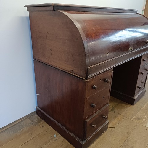 913 - A Victorian mahogany cylinder desk, 139 cm wide