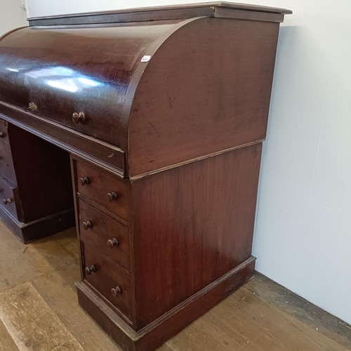 913 - A Victorian mahogany cylinder desk, 139 cm wide