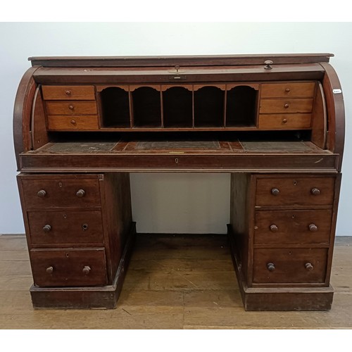 913 - A Victorian mahogany cylinder desk, 139 cm wide