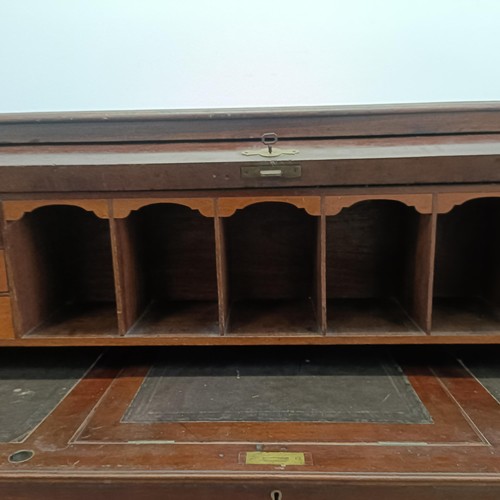 913 - A Victorian mahogany cylinder desk, 139 cm wide