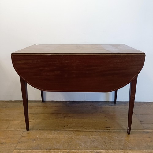 917 - A 19th century mahogany Pembroke table, on tapering square legs, 102 cm wide