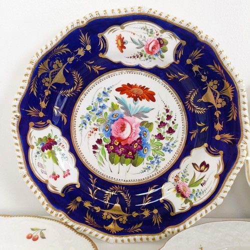 589 - A cabinet plate, decorated flowers, and assorted other plates (qty)