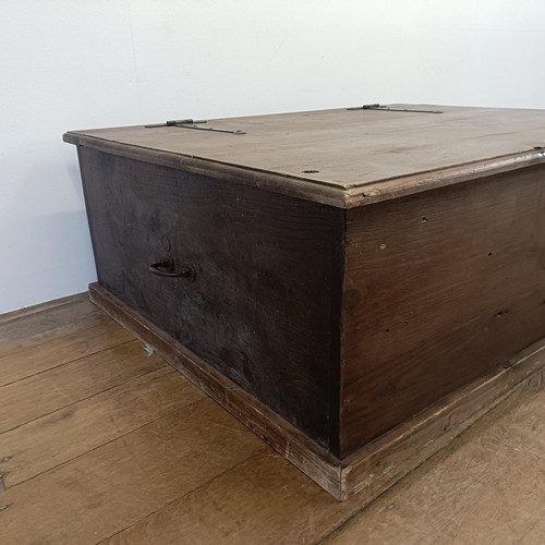 938 - A pine trunk, possibly to go under a bed, 106 cm wide