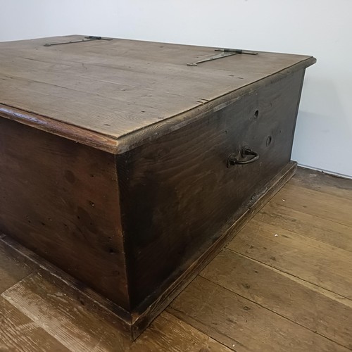 938 - A pine trunk, possibly to go under a bed, 106 cm wide