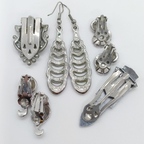 732 - An Art Deco paste brooch, and assorted other similar jewellery