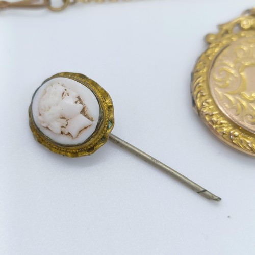 733 - A gilt metal locket, and assorted other jewellery