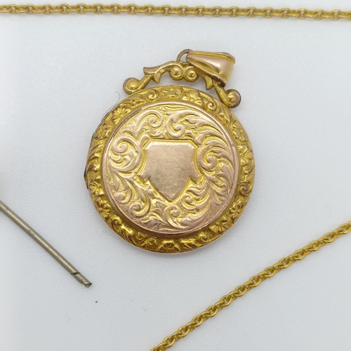 733 - A gilt metal locket, and assorted other jewellery