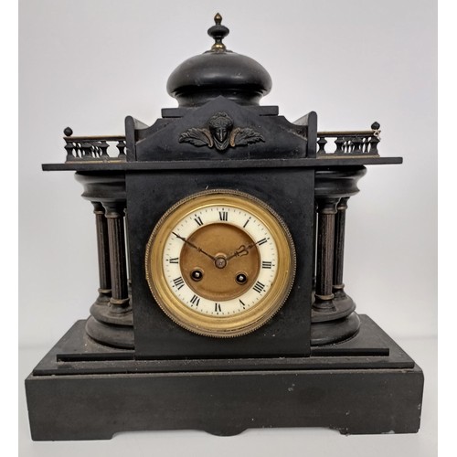 863 - A mantel clock, in a slate case, 27 cm wide, and four other clocks (5)