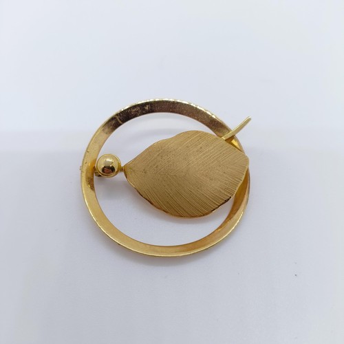 746 - A rolled gold bangle, and assorted other jewellery