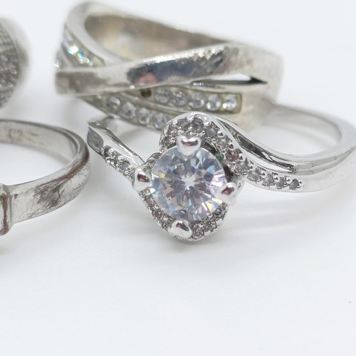 747 - A silver gem set dress ring, and four others (5)