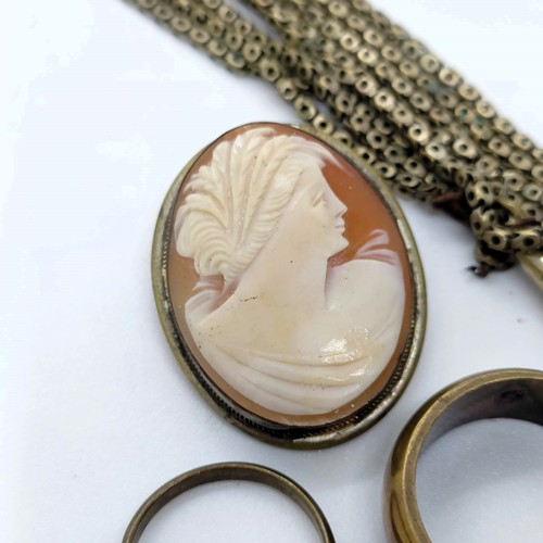 758 - An oval cameo brooch, decorated a portrait, and assorted other jewellery