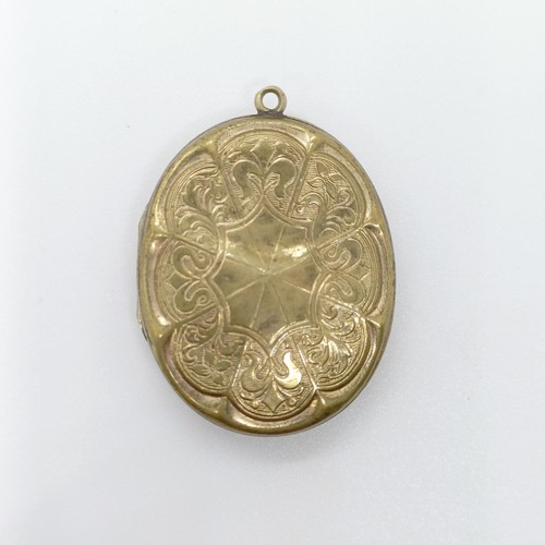 773 - A gilt metal signet ring, and assorted other jewellery