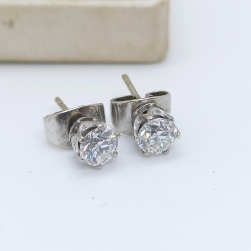 789 - A pair of diamond solitaire stud earrings