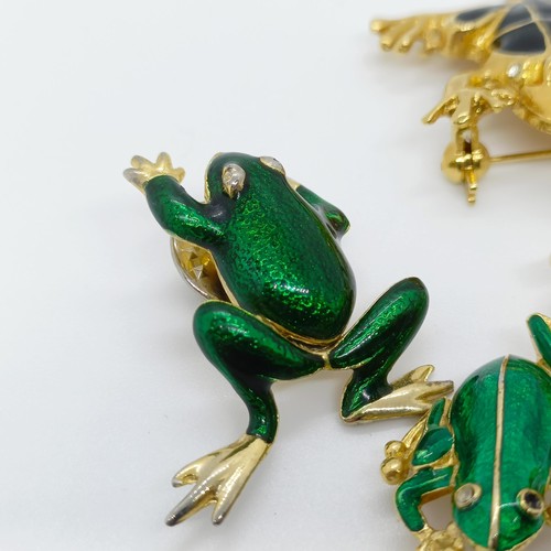 790 - A gilt metal and green stone frog brooch, and three others (4)