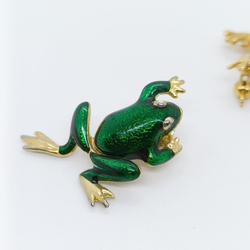 790 - A gilt metal and green stone frog brooch, and three others (4)