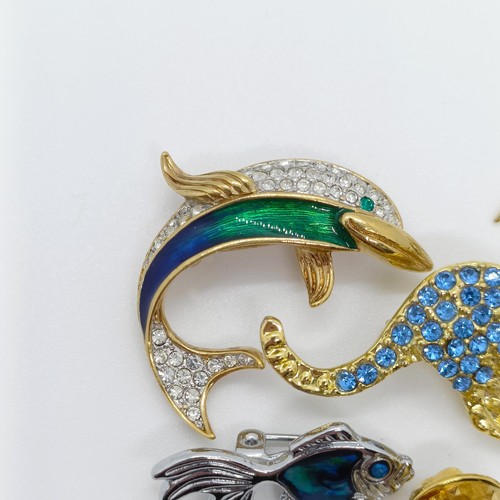 796 - A gilt metal brooch, in the form of a goose, and five other animal form brooches (6)