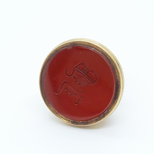 799 - A gold and red hardstone pendant seal, testing as 15ct