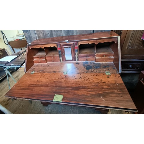 926 - A mahogany bureau, 114 cm wide