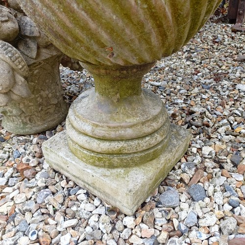 1075 - A pair of composite stone garden urns, 48 cm diameter