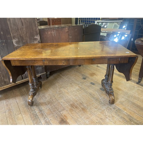 1019 - A Continental walnut sofa table, 143 cm wide