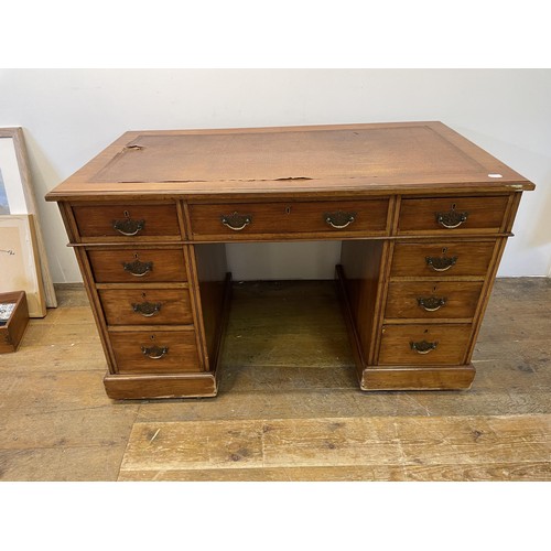 977 - A mahogany pedestal desk, 125 cm wide