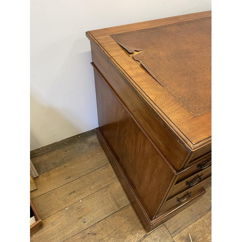 977 - A mahogany pedestal desk, 125 cm wide