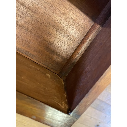 977 - A mahogany pedestal desk, 125 cm wide