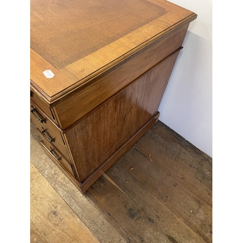 977 - A mahogany pedestal desk, 125 cm wide