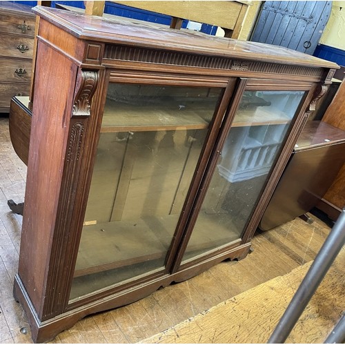 997 - A mahogany bookcase, with two glazed doors, 123 cm high x 135 wide