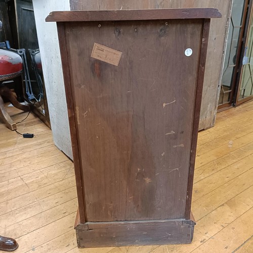 1069 - A Victorian walnut pot cupboard, 41 cm wide