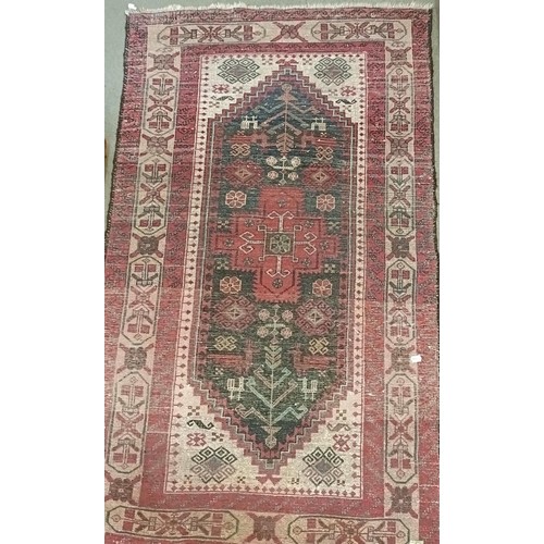 1085 - A red ground rug, 188 x 108 cm