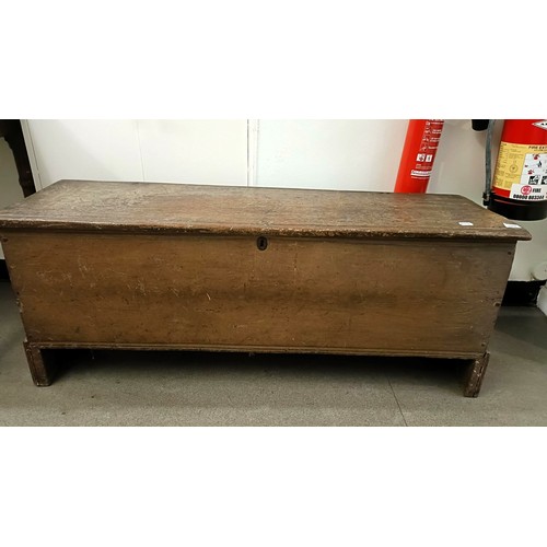 1058 - An oak coffer, 130 cm wide