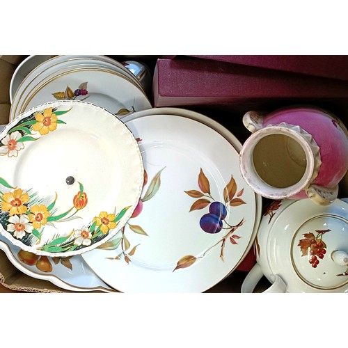 693 - Assorted Royal Worcester Evesham china, other ceramics and decorative items (4 boxes)