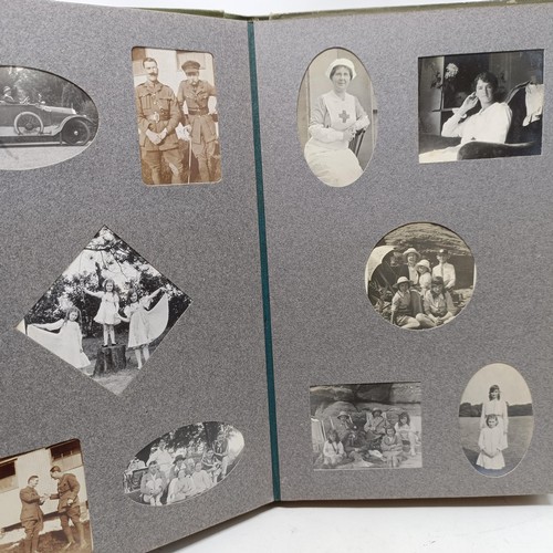 694 - Assorted vintage photograph albums (box)