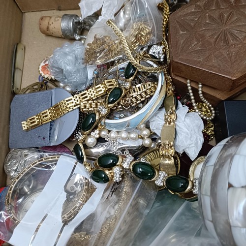 844 - Assorted costume jewellery and medals