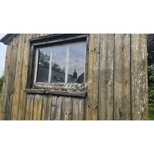 551 - A late 19th/early 20th century shepherd's hut, in largely original condition, with steps and a draw ... 