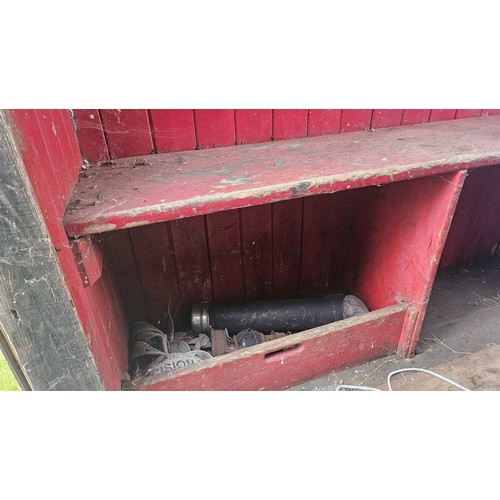 551 - A late 19th/early 20th century shepherd's hut, in largely original condition, with steps and a draw ... 