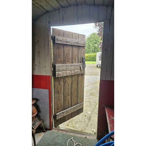 551 - A late 19th/early 20th century shepherd's hut, in largely original condition, with steps and a draw ... 