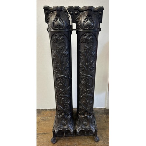 940 - A Victorian style cast iron radiator, 95 cm high x 32 cm wide