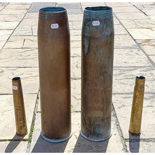 322 - A pair of brass shell cases, 65 cm high, and two others (4)