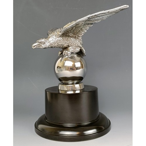 379 - A Desmo accessory car mascot, in the form of an eagle on a ball, chrome plated, on a modern base, 16... 