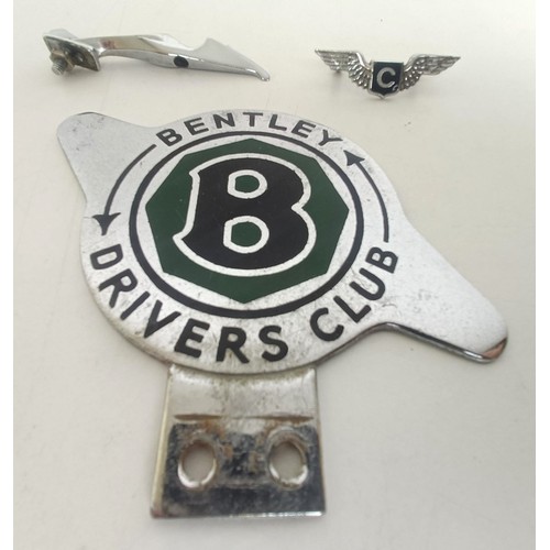 424 - A Bentley Drivers Club Car badge, a small Bentley Continental badge, and another badge part (3)