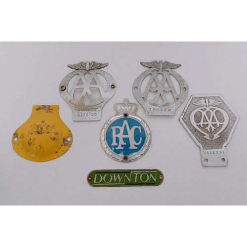 469 - A rare Downton enamel car badge, and four RAC/AA car badges (6)