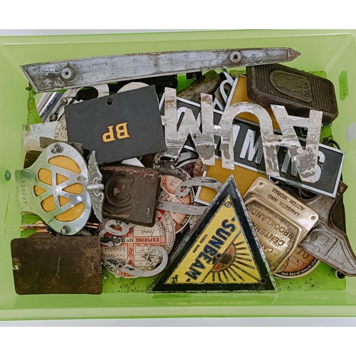 476 - Assorted vehicle badges, including REO, Cummins, Sunbeam, AA badges, car tax discs and other items P... 